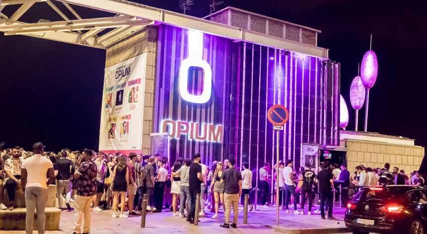 Opium Barcelona nighclub, free clubbing, how to enter with free guestlist VIP entrance or table service with WELOVEBCN
